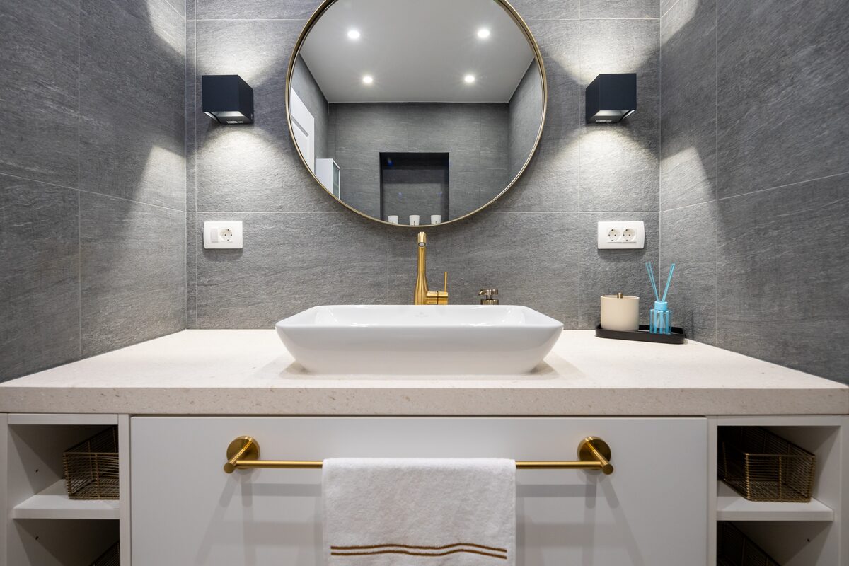 Second bathroom alternate angle at The Beachhouse Rogoznica