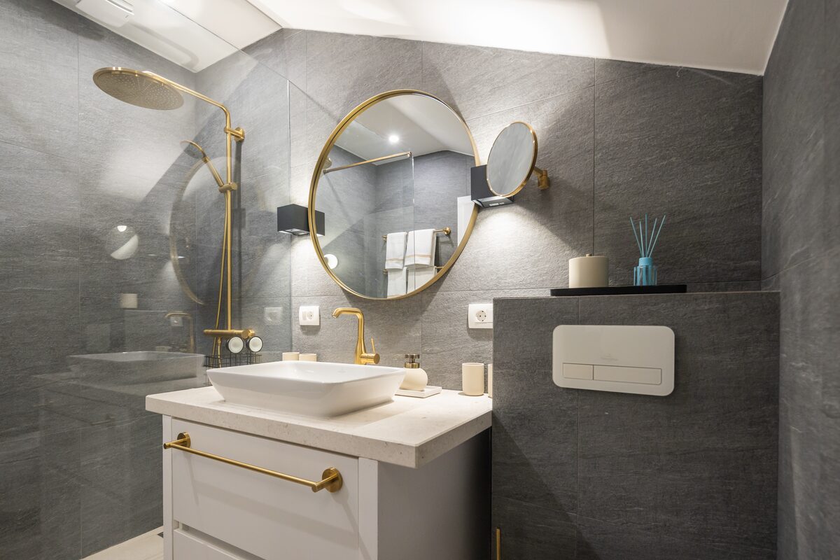 Third bathroom alternate angle at The Beachhouse Rogoznica