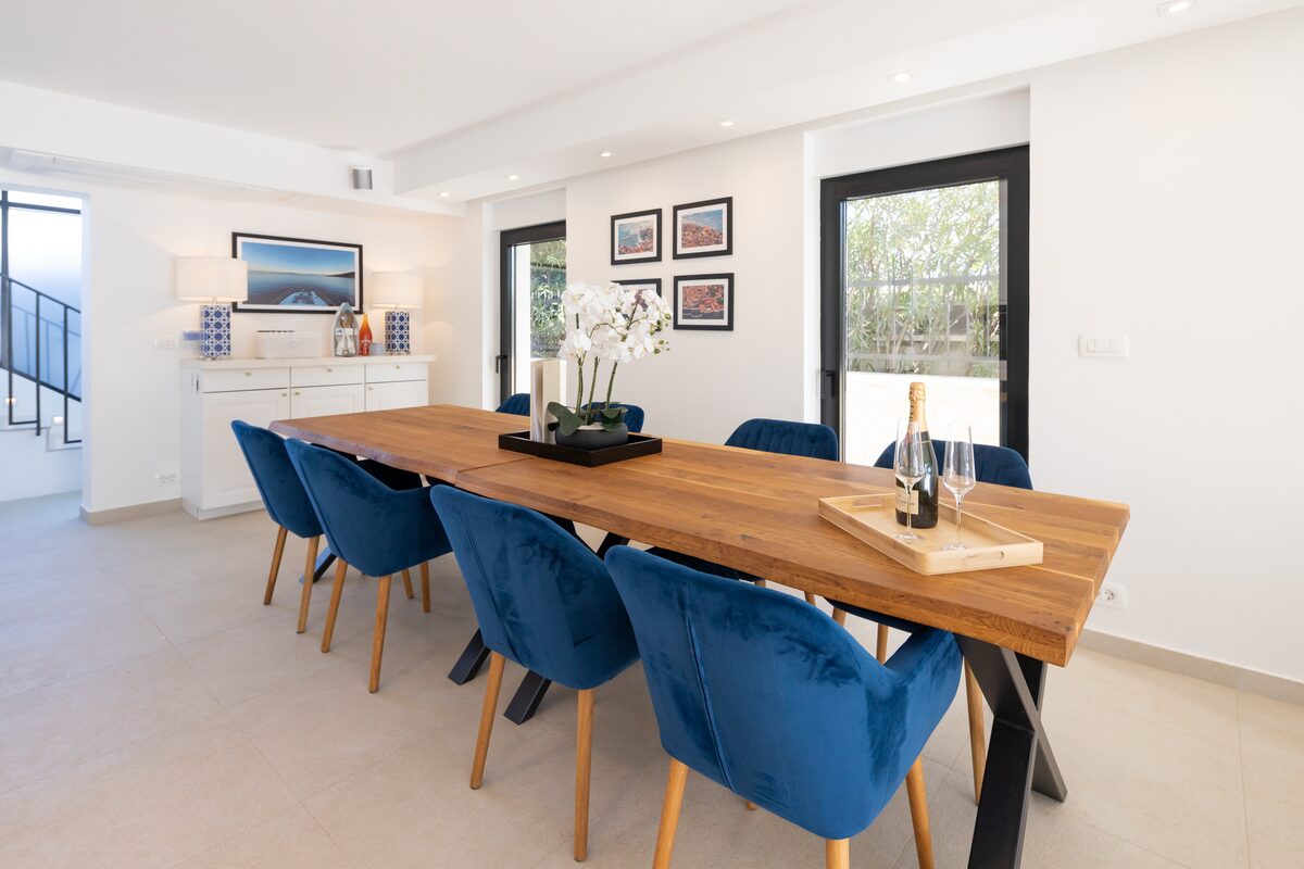 Dining table from another angle at The Beachhouse Rogoznica